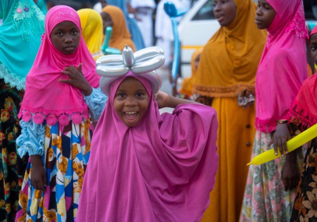 Tebessüm Sadakadır