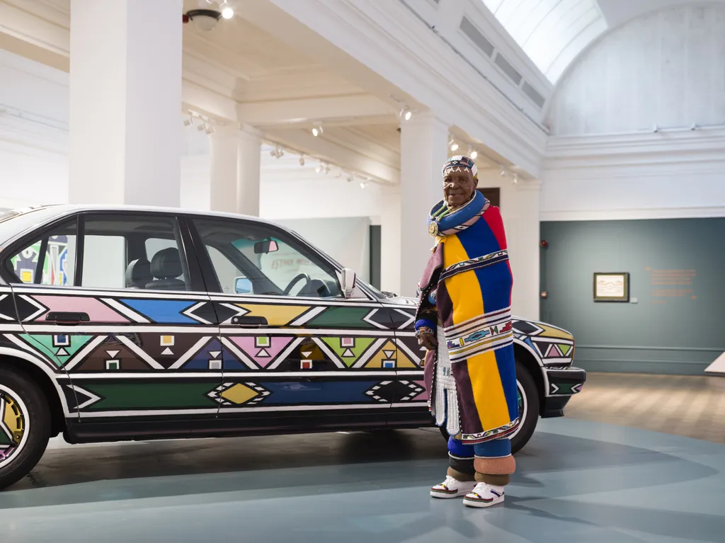 BMW’nin ilk Afrikalı kadın sanatçısı: Esther Mahlangu
