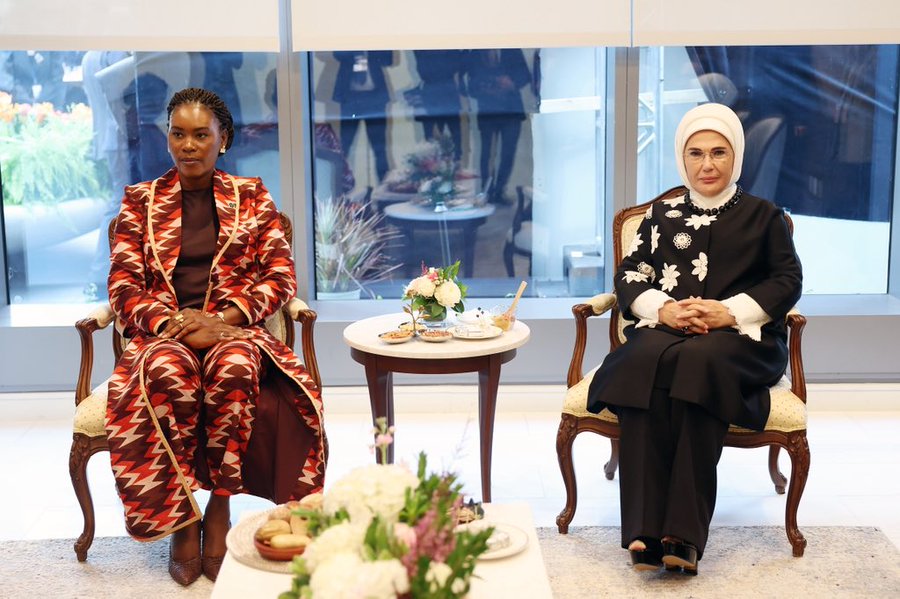 Emine Erdoğan, Gabon Cumhurbaşkanının eşiyle görüştü