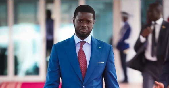 Senegal, gizli borç krizini yönetmeye çalışıyor