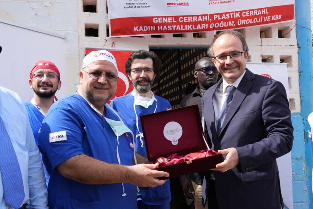 Türk doktorlar Gambiya’da umut oldu