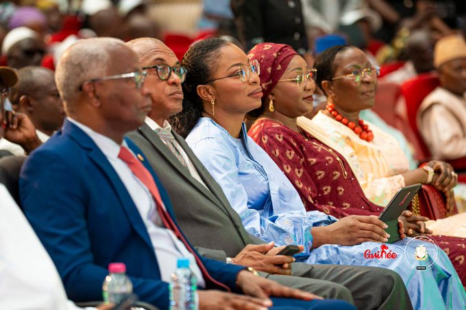 Gine, 2.200 devlet okulunu internete bağlayacak