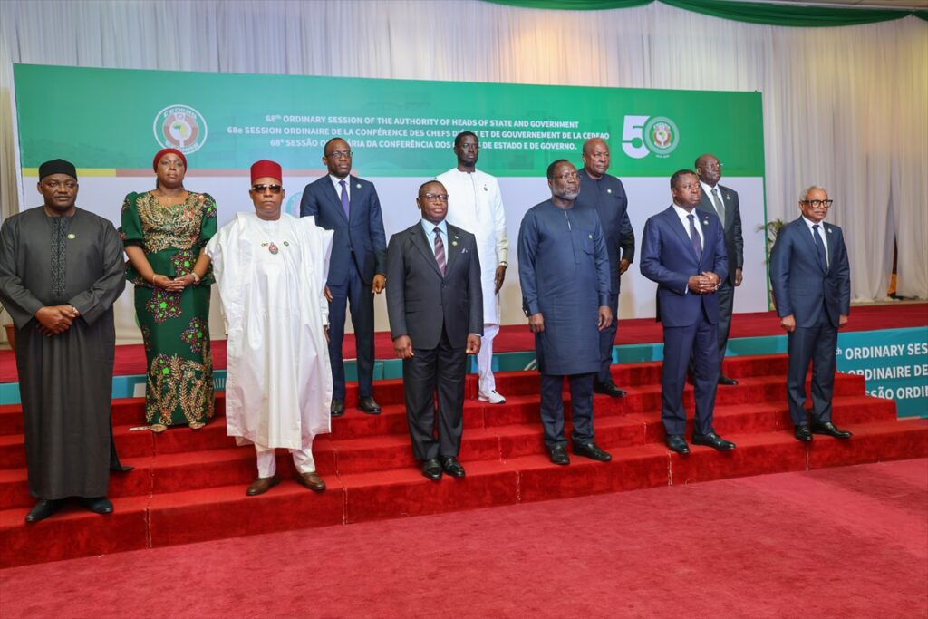 ECOWAS darbeler ve terör konularını ele aldı